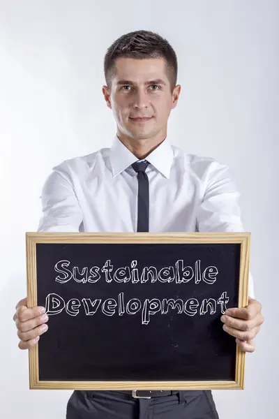 Desenvolvimento sustentável - Jovem empresário segurando quadro — Fotografia de Stock