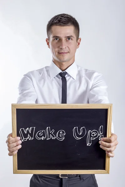 ¡Despierta! - Joven hombre de negocios sosteniendo pizarra — Foto de Stock