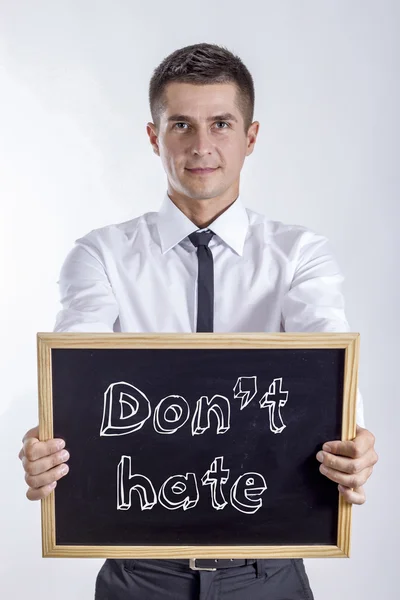 No odies - Joven hombre de negocios sosteniendo pizarra con texto — Foto de Stock