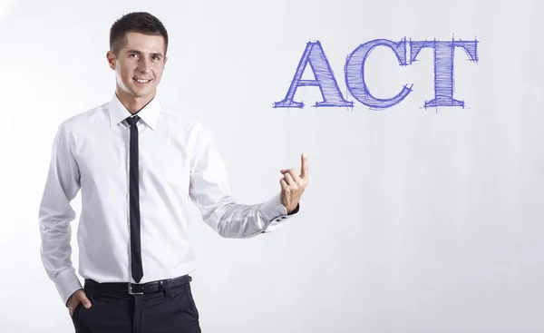AKT - mladý usměvavý obchodník odkazující na text — Stock fotografie