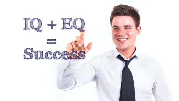 QI + EQ Sucesso - Jovem empresário sorridente tocando texto — Fotografia de Stock