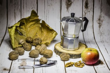 Ceviz sabotajcı ve kahve makinesi ile