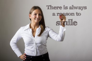 Her zaman gülümsemem için - tr yazma güzel kız bir sebep olduğunu