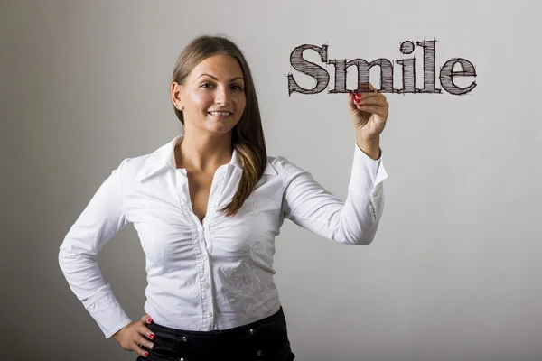 Smile - vacker flicka skriver på transparent yta — Stockfoto