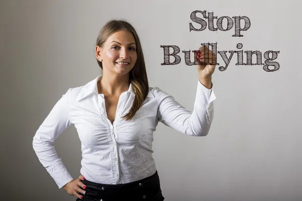Stop Bullying - Menina bonita escrevendo na superfície transparente — Fotografia de Stock