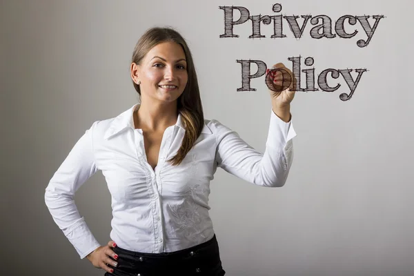 Zásady ochrany osobních údajů - krásná dívka, psaní na transparentní povrch — Stock fotografie