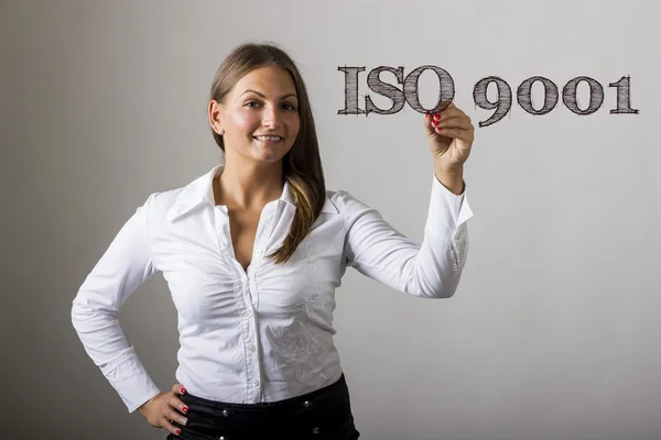 ISO 9001 - Bella ragazza che scrive su superficie trasparente — Foto Stock