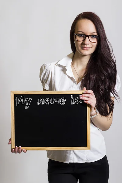 Mein Name ist: - junge Geschäftsfrau mit Kreidetafel — Stockfoto