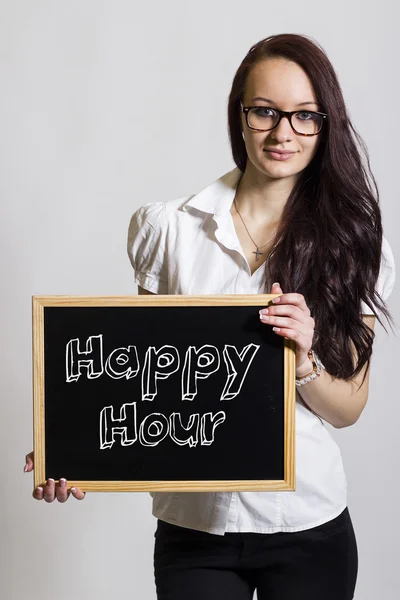Happy Hour - Joven empresaria sosteniendo pizarra — Foto de Stock
