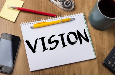 Vizyon - Not Defteri ile ahşap masa üzerinde metin