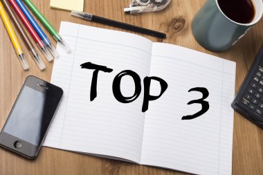 3 - ahşap masa üzerinde metin ile Pad Not en çok