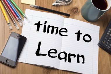 to Learn - Not Defteri ile metin üzerinde ahşap masa saati