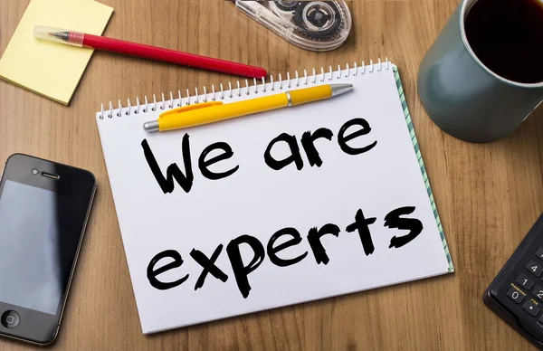 We are experts - Note Pad With Text On Wooden Table — Stock Photo, Image