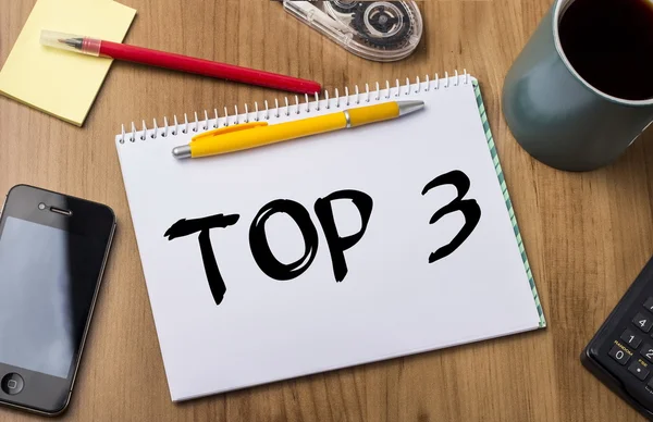 3 - ahşap masa üzerinde metin ile Pad Not en çok