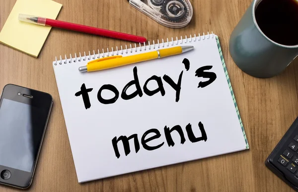 Dnešní menu - Poznámka Pad s textem na dřevěný stůl — Stock fotografie
