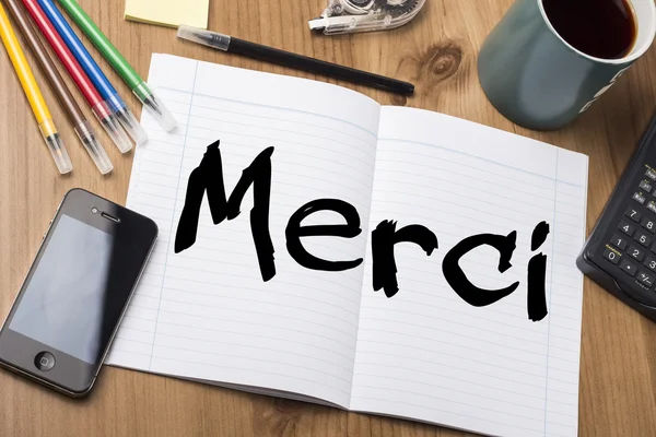 Merci - Blocco note con testo su tavola di legno — Foto Stock