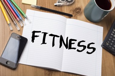 Fitness - Not Defteri ile ahşap masa üzerinde metin