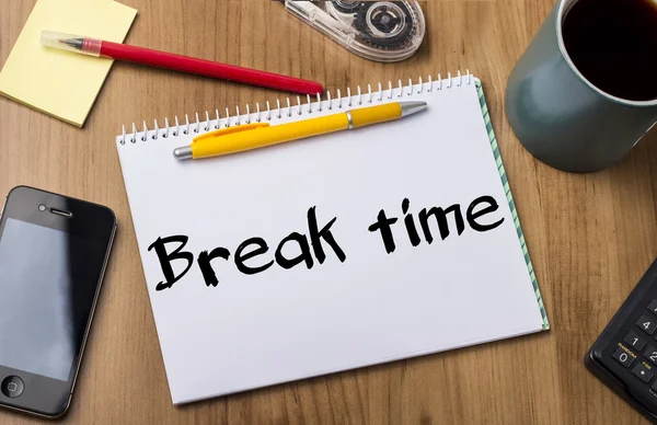 Break time - Note Pad With Text On Wooden Table — Stock Photo, Image