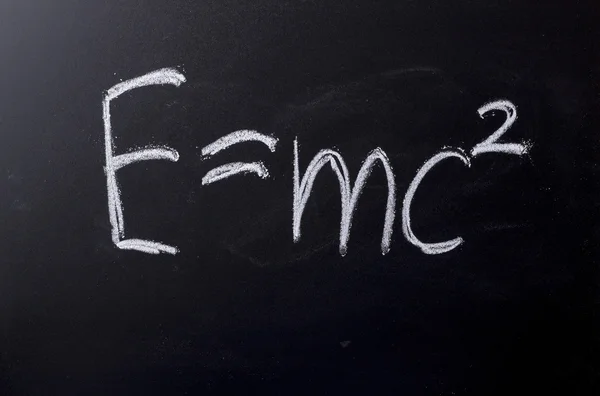 E = mc al quadrato sulla lavagna — Foto Stock