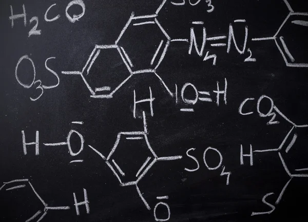 Blackboard - el yazısıyla üzerinde kimyasal formülü