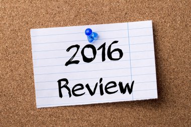 2016 inceleme - kalçası not kağıdı bulletin board tutturulmuş