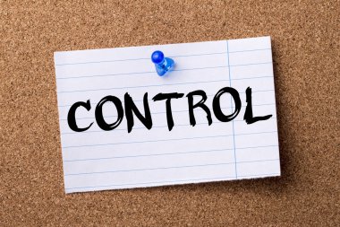 Kontrol - kalçası not kağıdı bulletin board tutturulmuş.