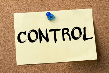 Kontrol - yapışkanlı etiket bulletin board tutturulmuş.