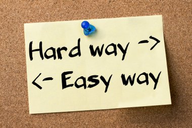 Zor yoldan, kolay yolu - yapışkanlı etiket bulletin board tutturulmuş