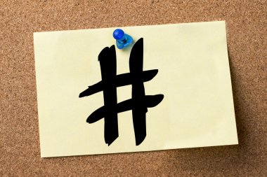 hashmark # - yapışkanlı etiket tutturulmuş bulletin board