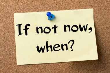 Şimdi değilse ne zaman? -Yapışkanlı etiket tutturulmuş bulletin board