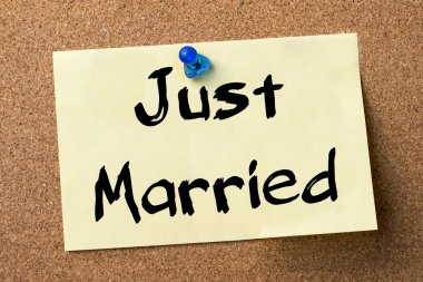 Sadece evli - yapışkanlı etiket bulletin board tutturulmuş