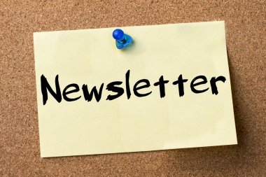 Haber bülteni - yapışkanlı etiket bulletin board tutturulmuş.