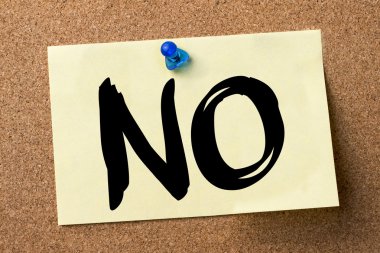 Hayır - yapışkanlı etiket bulletin board tutturulmuş