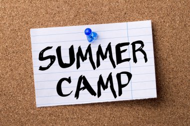Yaz kampı - kalçası not kağıdı bulletin board tutturulmuş
