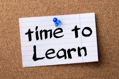 zaman to Learn - ilan panosu üzerinde pinned kalçası not kağıdı