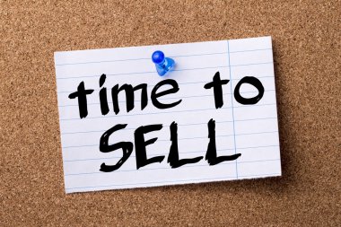 Zaman satmak - ilan panosu üzerinde pinned kalçası not kağıdı için