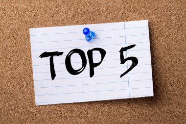 En iyi 5 - kalçası not kağıdı bulletin board tutturulmuş.