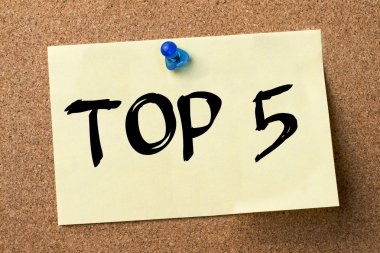 En iyi 5 - yapışkanlı etiket bulletin board tutturulmuş.