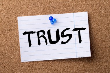 Güven - kalçası not kağıdı bulletin board tutturulmuş