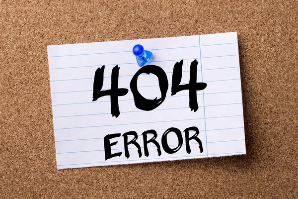 404 ERROR! - papel de nota lacrimejada fixado no quadro de avisos — Fotografia de Stock