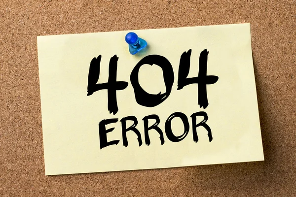 404 ERROR! - клейка етикетка закріплена на дошці оголошень — стокове фото