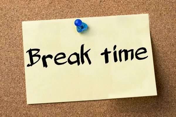 Break time - adhesive label pinned on bulletin board — Stock Photo, Image