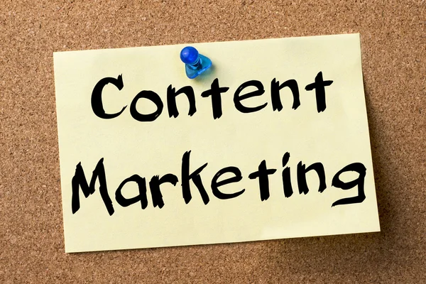 Content Marketing - självhäftande etikett fäst på anslagstavla — Stockfoto