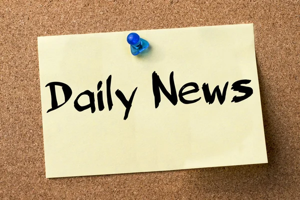 Daily News - adhesive label pinned on bulletin board — Stock Photo, Image