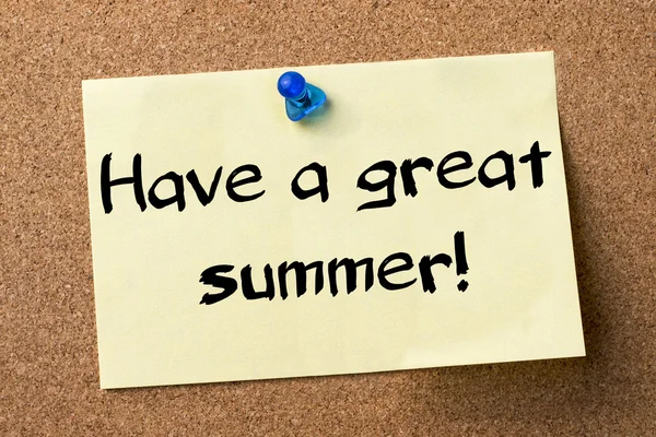 Έχουν ένα μεγάλο καλοκαίρι! -αυτοκόλλητη ετικέτα καρφιτσωμένες στον πίνακα ανακοινώσεων — Φωτογραφία Αρχείου