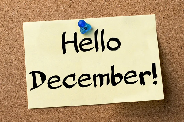 Hallo Dezember! - Klebeetikett an Pinnwand geheftet — Stockfoto
