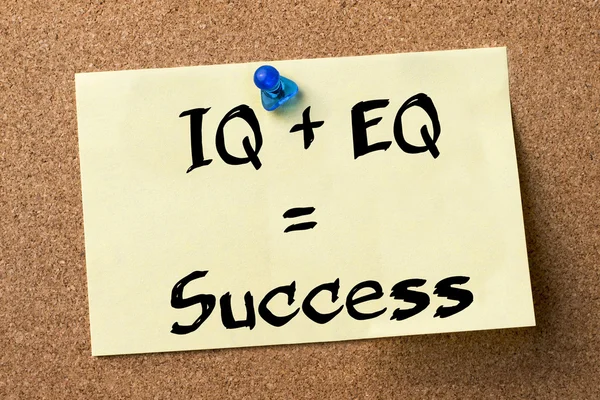 IQ + EQ рівні Успіх - клейка етикетка, закріплена на дошці оголошень Стокова Картинка