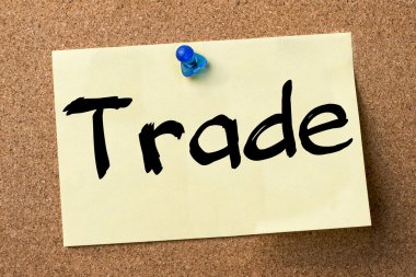 Ticaret - yapışkanlı etiket bulletin board tutturulmuş.