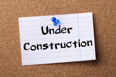 Yapım aşamasında - kalçası not kağıdı bulletin board tutturulmuş.