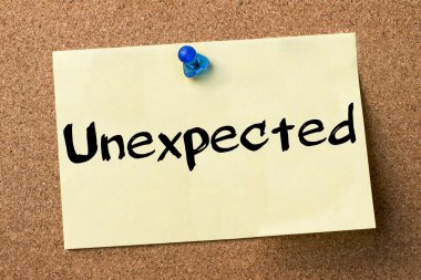 Beklenmedik - yapışkanlı etiket bulletin board tutturulmuş